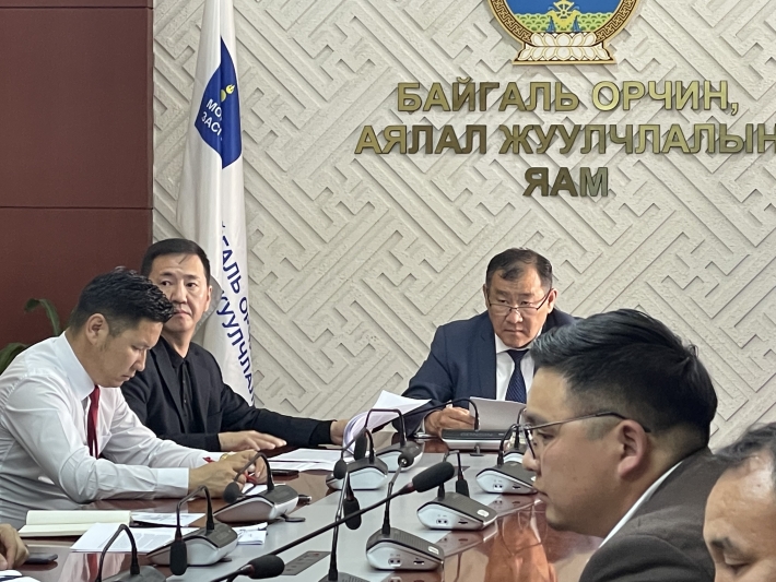 Орчны бохирдлыг бууруулах Үндэсний хорооны Ажлын алба, Уул уурхай хүнд үйлдвэрийн яам, Нийслэлийн Байгаль орчны Газар болон нефть бүтээгдэхүүн импортлогч аж ахуйн нэгжийн төлөөлөл оролцсон хурал 2022 оны 7-р сарын 6-ний өдөр болов